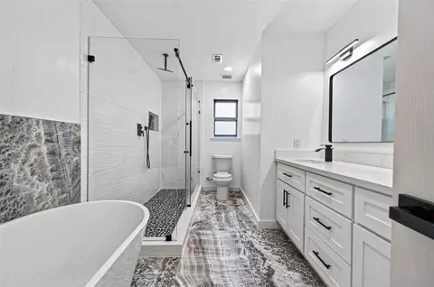 Bath - 5411 Cobble Ln, Spring, TX 77379 photo 8 of 11