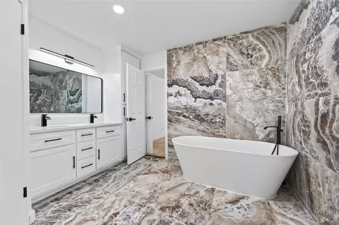 Bath - 5411 Cobble Ln, Spring, TX 77379 photo 4 of 11