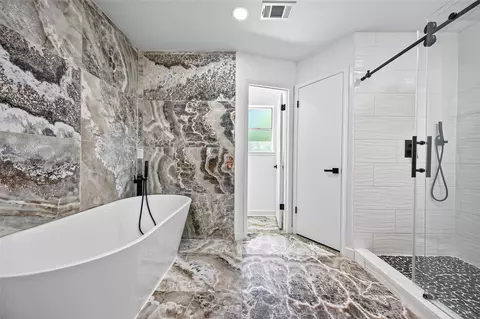 Bath - 5411 Cobble Ln, Spring, TX 77379 photo 5 of 11