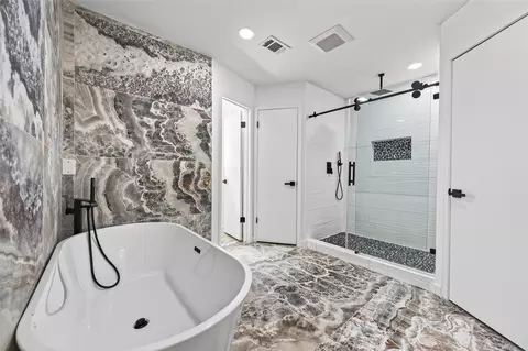 Bath - 5411 Cobble Ln, Spring, TX 77379 photo 2 of 11