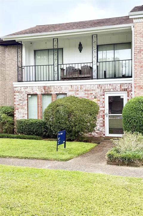 1311 Town Cir #4, Baytown, TX 77520