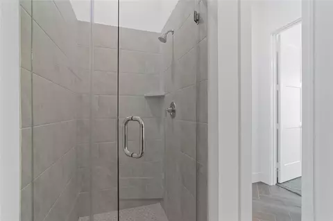 Bath - 14221 Juniper Breeze Ct, Willis, TX 77318 photo 2 of 4