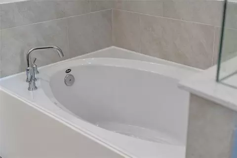 Bath - 14221 Juniper Breeze Ct, Willis, TX 77318 photo 4 of 4