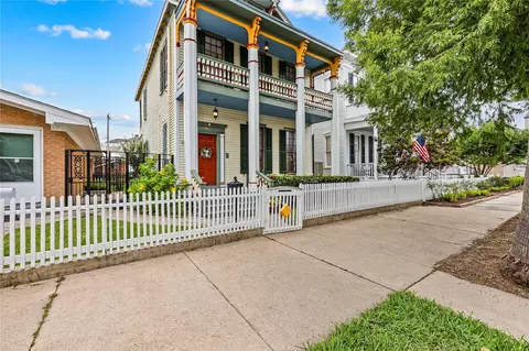 1807 Church St, Galveston, TX 77550