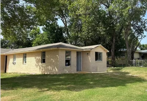 819 E Guadalupe St, La Grange, TX 78945