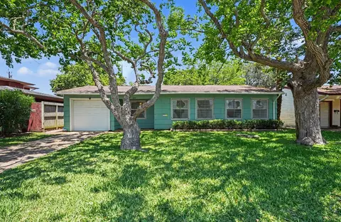 126 Bonita Ave, Galveston, TX 77550