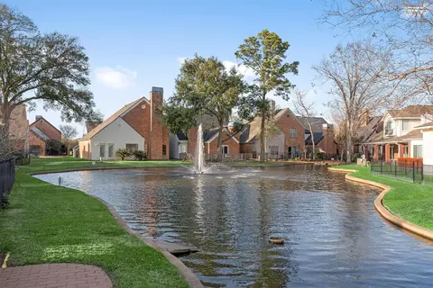 7671 Ameswood Rd, Houston, TX 77095