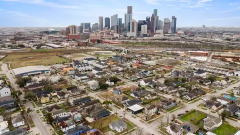 1719 Gentry St, Houston, TX 77009
