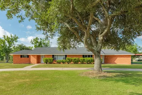 2922 County Road 209, Danbury, TX 77534