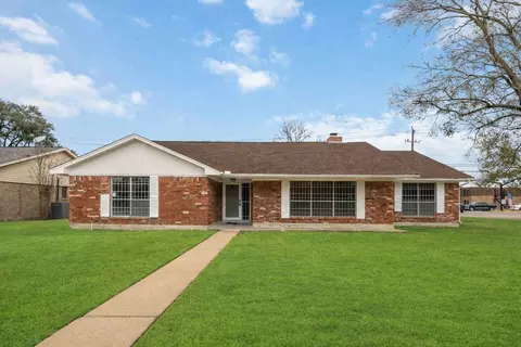 4800 Burning Tree Dr, Baytown, TX 77521
