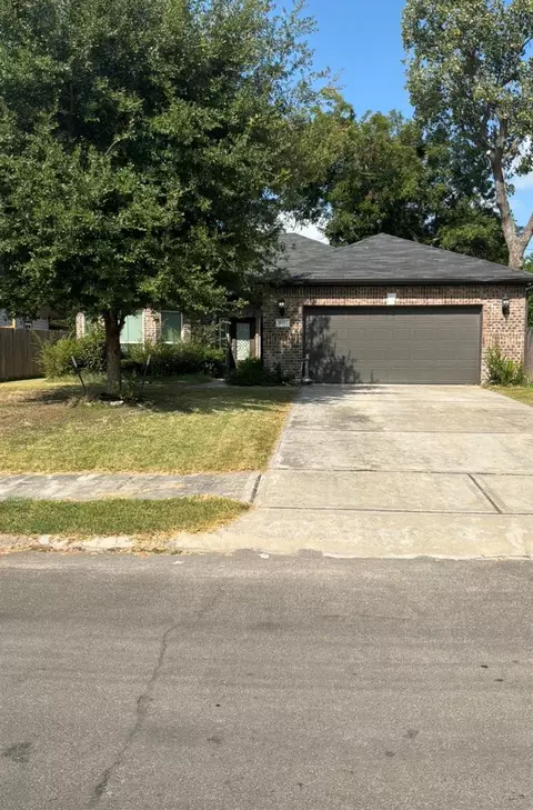 8150 Sharondale Dr, Houston, TX 77033