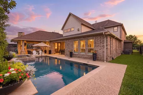 6 Birch Canoe Dr, The Woodlands, TX 77375