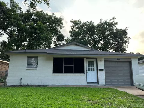 511 Guyer St, Sugar Land, TX 77498