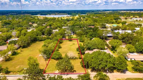 1521 E Morris St, Madisonville, TX 77864