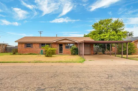802 Ridgelea Dr, Bovina, TX 79009