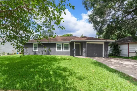 802 Mobile Dr, Pasadena, TX 77506