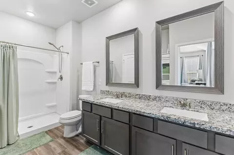 Bath - 802 Lovebug Ln, Conroe, TX 77301 photo 1 of 3