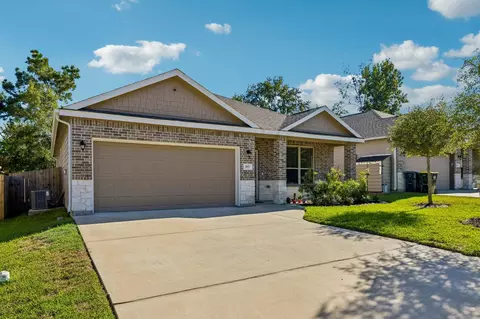 Exterior - 802 Lovebug Ln, Conroe, TX 77301 photo 3 of 6
