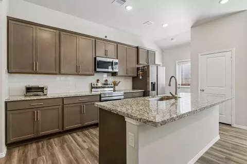 Kitchen - 802 Lovebug Ln, Conroe, TX 77301 photo 2 of 4