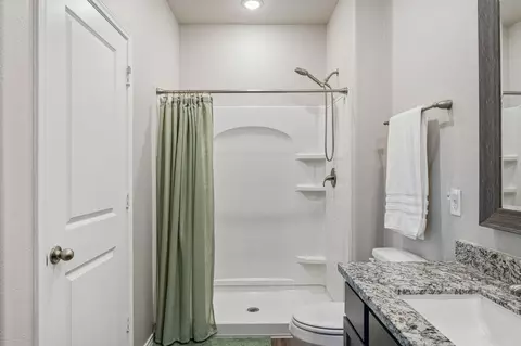 Bath - 802 Lovebug Ln, Conroe, TX 77301 photo 2 of 3
