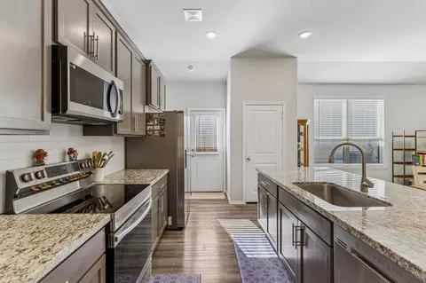 Kitchen - 802 Lovebug Ln, Conroe, TX 77301 photo 4 of 4