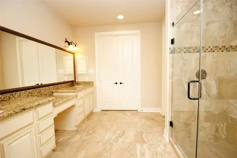 Bath - 9022 Centennial Dr, Conroe, TX 77384 photo 4 of 6