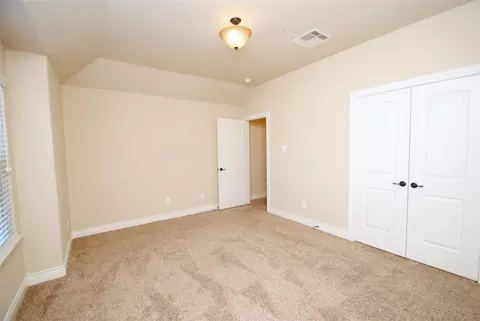Bedroom - 9022 Centennial Dr, Conroe, TX 77384 photo 8 of 11