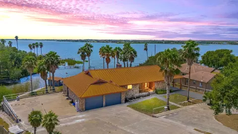 105 Knoll Trl, Sandia, TX 78383