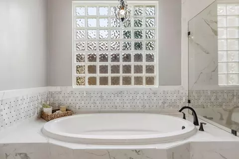 Bath - 3630 Orca Ct, Spring, TX 77388 photo 8 of 9