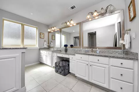 Bath - 10127 Blythe St, Rosharon, TX 77583 photo 3 of 8
