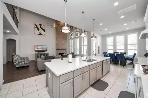 Kitchen - 10127 Blythe St, Rosharon, TX 77583 photo 4 of 7