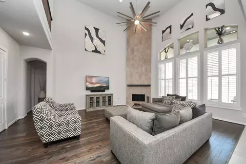 Living - 10127 Blythe St, Rosharon, TX 77583 photo 1 of 3