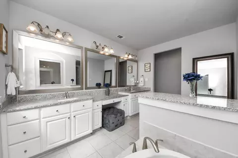 Bath - 10127 Blythe St, Rosharon, TX 77583 photo 1 of 8