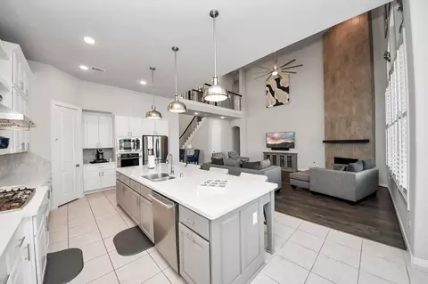 Kitchen - 10127 Blythe St, Rosharon, TX 77583 photo 6 of 7