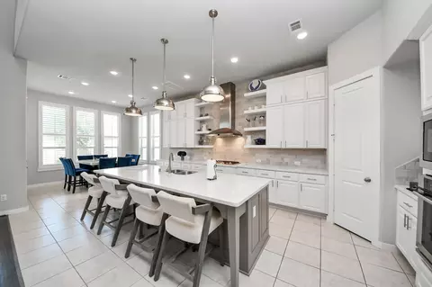 Kitchen - 10127 Blythe St, Rosharon, TX 77583 photo 3 of 7