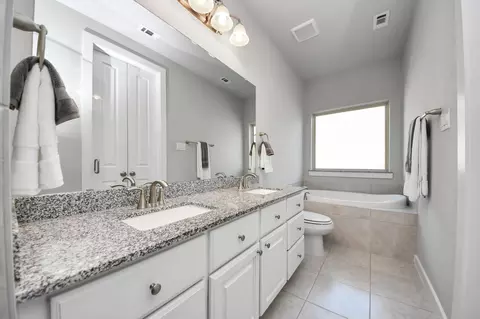Bath - 10127 Blythe St, Rosharon, TX 77583 photo 5 of 8