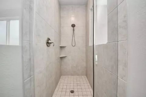 Bath - 10127 Blythe St, Rosharon, TX 77583 photo 2 of 8