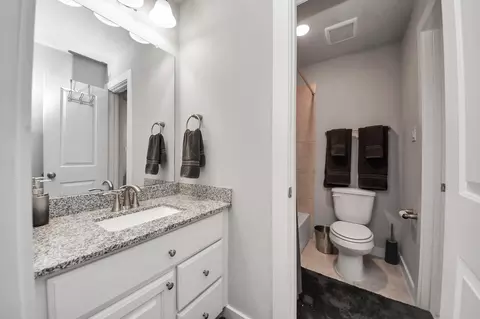 Bath - 10127 Blythe St, Rosharon, TX 77583 photo 8 of 8