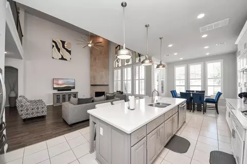 Kitchen - 10127 Blythe St, Rosharon, TX 77583 photo 7 of 7