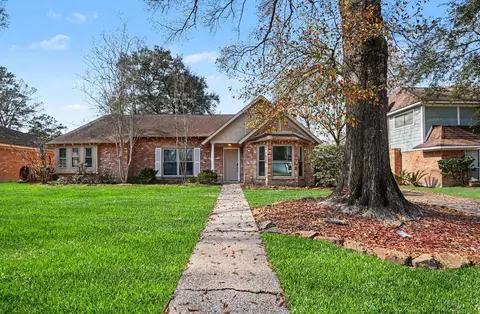 2067 SE Shadow Rock Dr, Houston, TX 77339