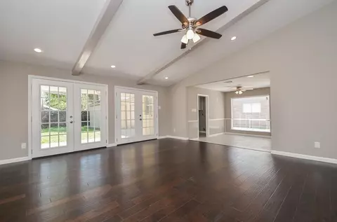7615 Bankside Dr, Houston, TX 77071