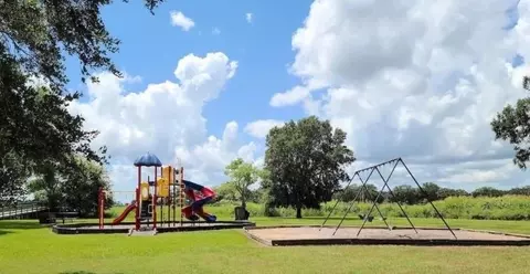 000 Lariat Ct, Angleton, TX 77515 photo 3