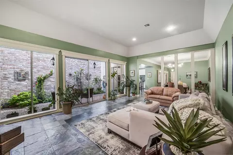 9340 Briar Frst, Houston, TX 77063