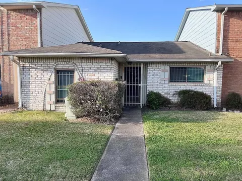 6439 S Briar Bayou Dr, Houston, TX 77072