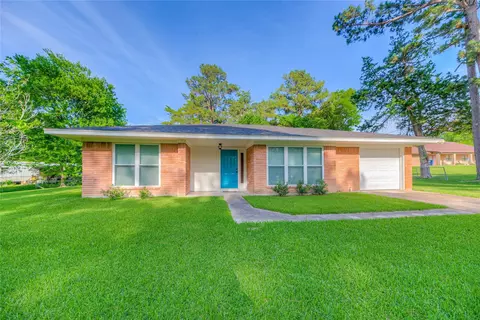 814 N Willis Ave, Livingston, TX 77351