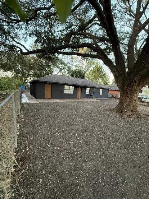 4323 Jamie Ln E, Houston, TX 77048