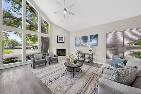 9592 Doliver Dr, Houston, TX 77063