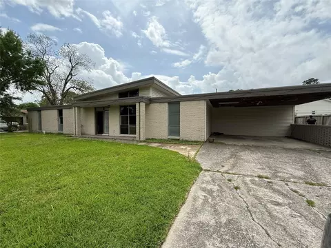 627 Baywood St, La Porte, TX 77571