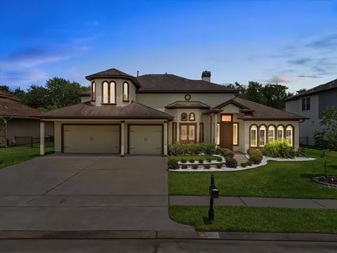 205 Del Monte Dr, Friendswood, TX 77546