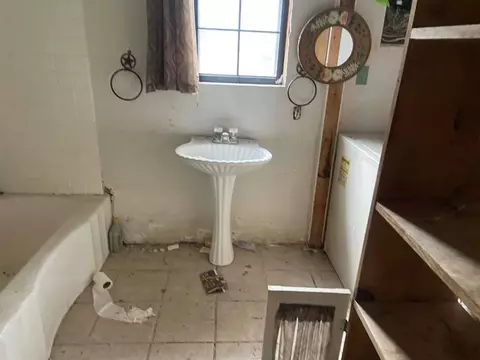 Bath - 299 N Loop Dr, Blanco, TX 78606 photo 1 of 1